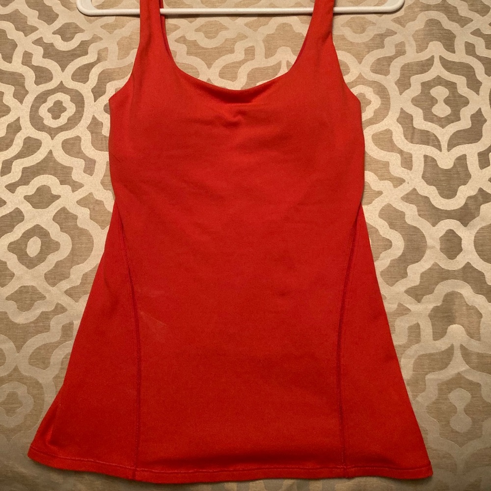 Lululemon top orange/red size 4, never worn